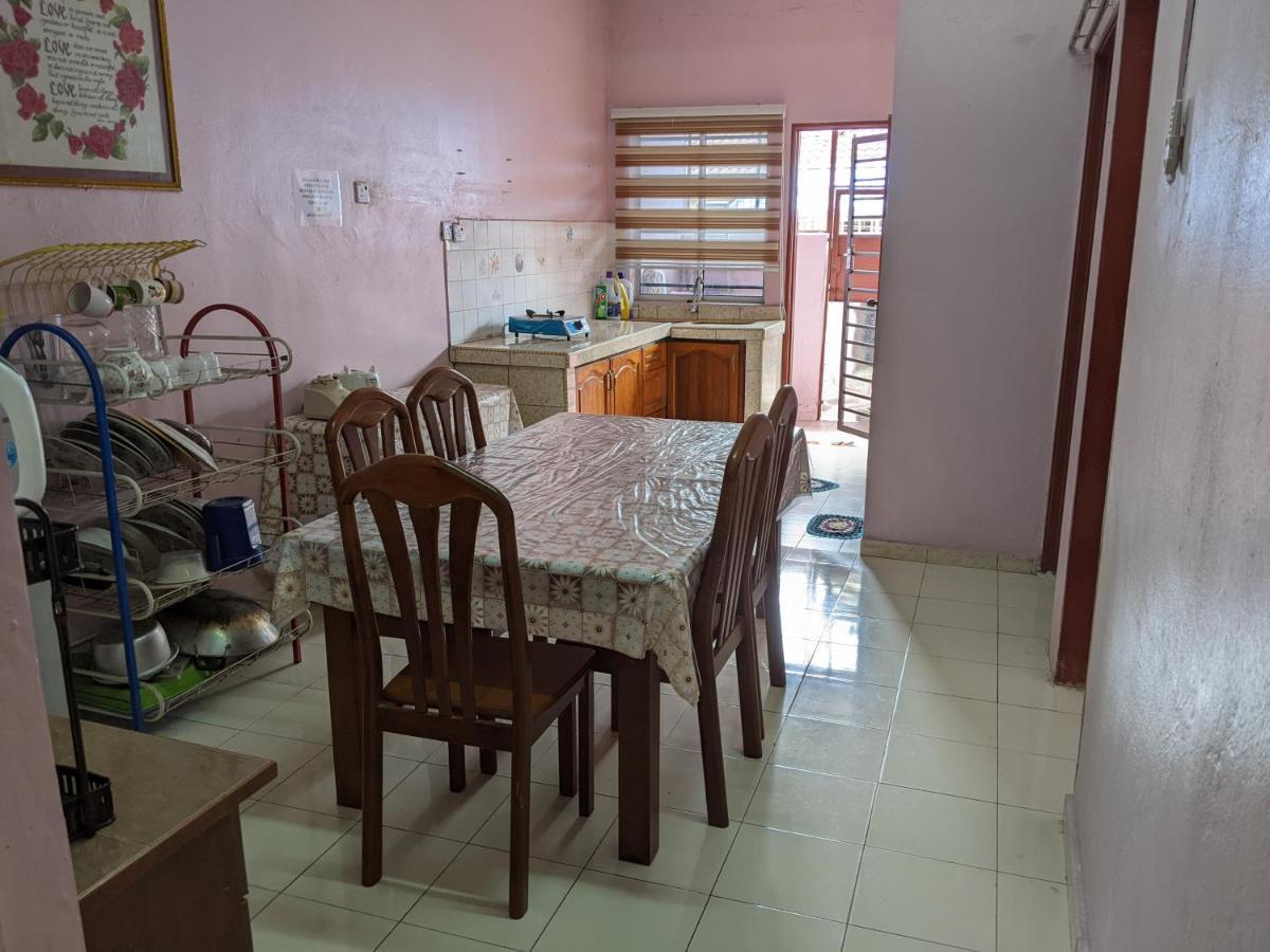 Aryani Homestay Kampong Kelemak Zimmer foto