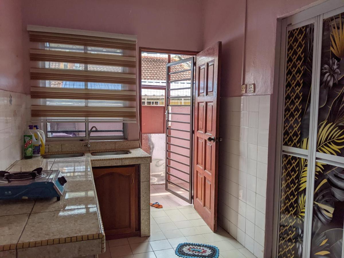 Aryani Homestay Kampong Kelemak Zimmer foto